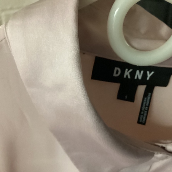 DKNY Elegant PINK  Blouse NEW. XTRA BUTTON.  SMALL - Picture 3 of 9